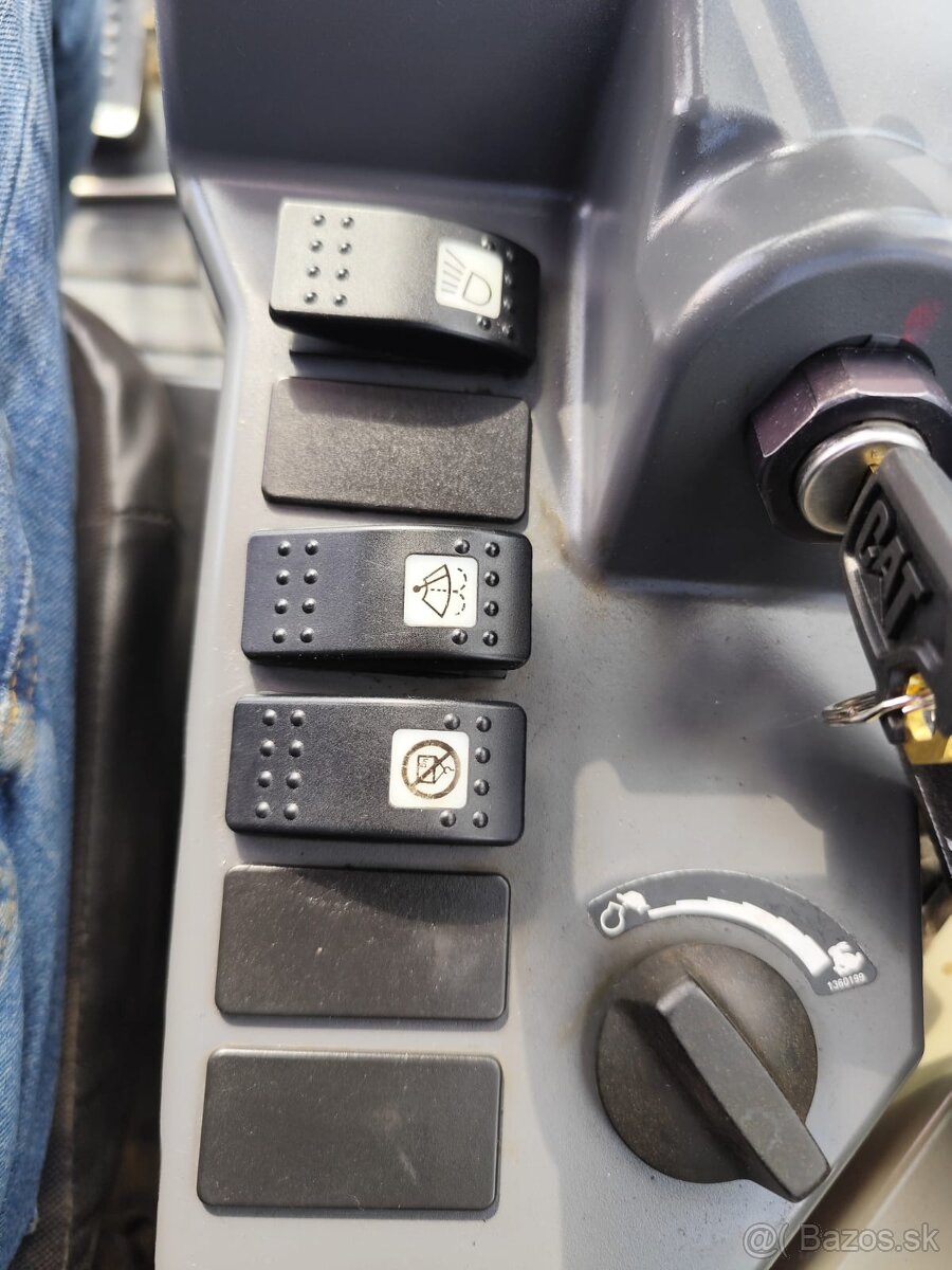 Bager Caterpillar 303.5. + hydraulická svahovačka. - 13