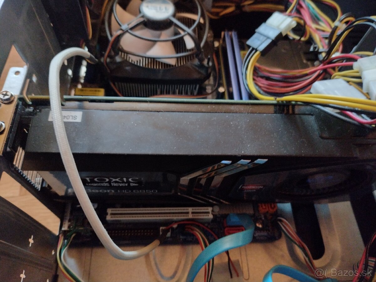 Predám skladaný Pc starší ma procese Intel i7. - 13