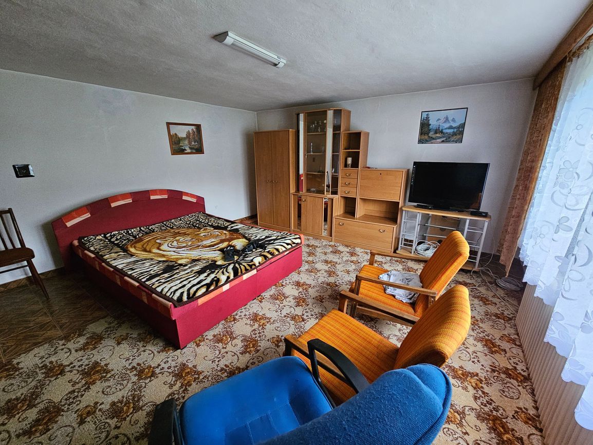 PREDAJ: Priestranný 2-generačný rodinný dom s potenciálom a - 13