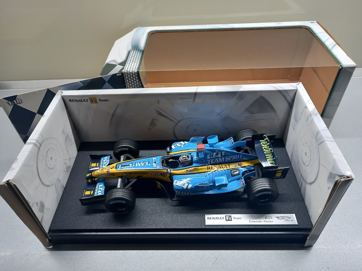 VÝMĚNA / PRODEJ F1 RENAULT R25 2005 ALONSO HOTWHEELS 1:18 - 13