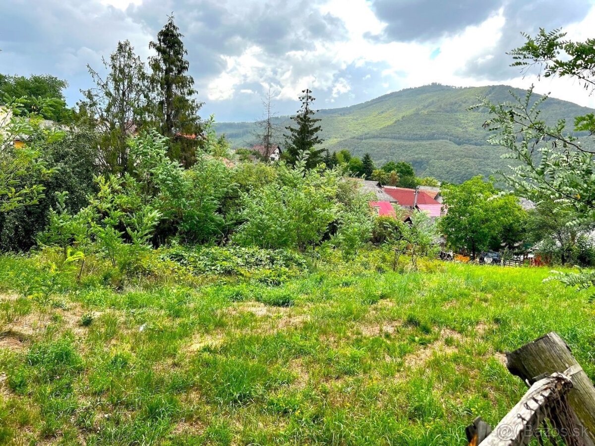 Gemerská Poloma - 1.701 m2 POZEMOK NA RD - 10 minút od RV - 13