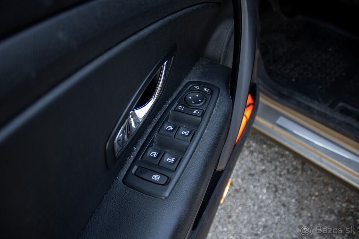 Renault Fluence 1.6 16v Dynamique / 81kW / M5 / 2013 - 13