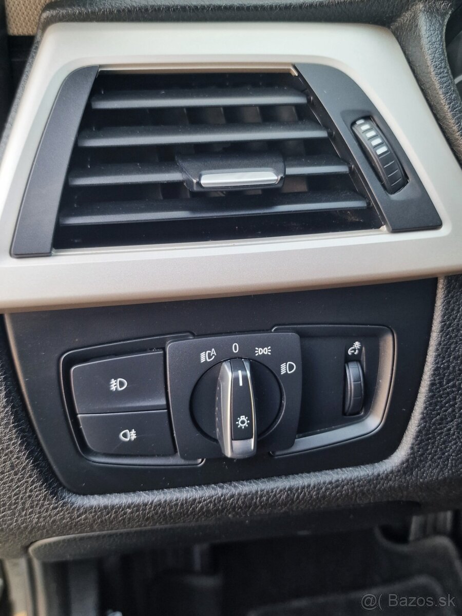 BMW Rad 3 320 xDrive AT8 135KW SR Plná servisná historia - 13