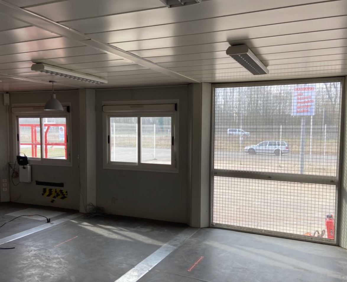 Priestranná modulárna predajňa / kancelária z kontajnerov - 13