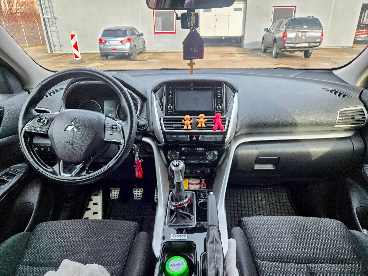 Eclipse Cross 2WD Manuál Invite - 13