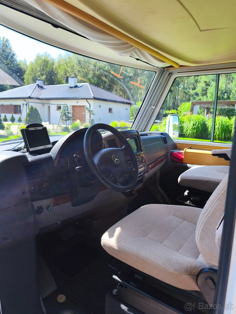 Predám autokaravan Integral Automat Mercedes Sprinter Pilote - 13