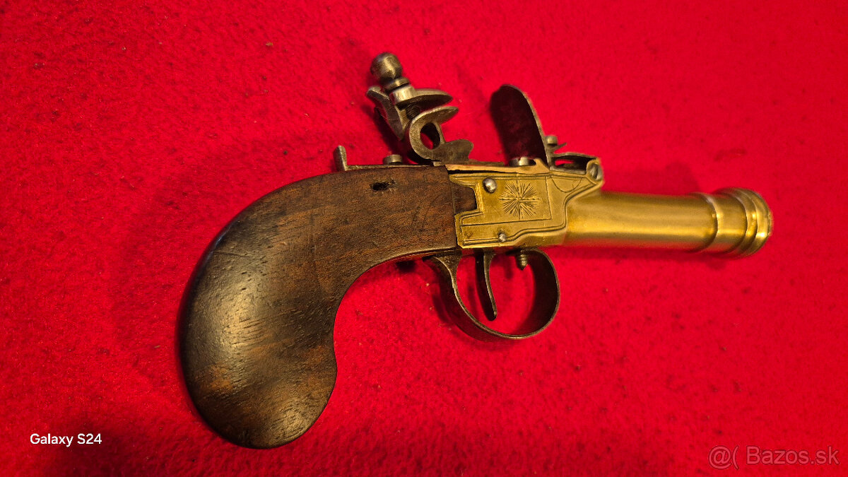 BRITSKÁ NÁMORNÁ PIŠTOL - 13