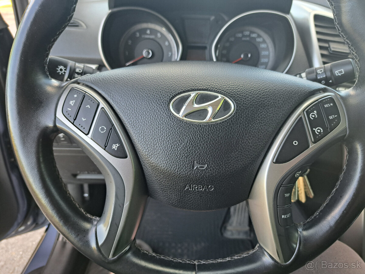 Hyundai i30,1,6benzín - 13