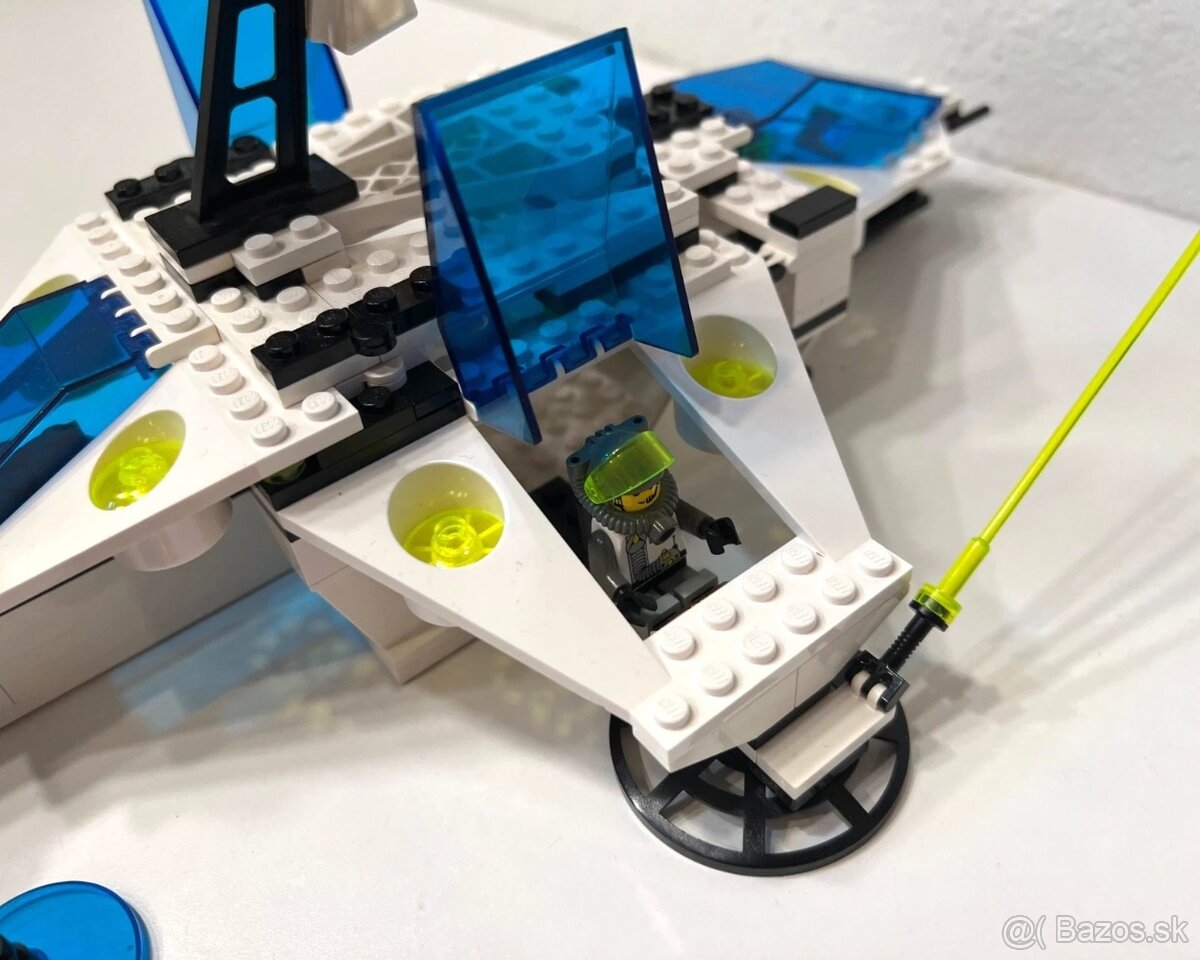 LEGO Space 6982 Explorien Starship - 13