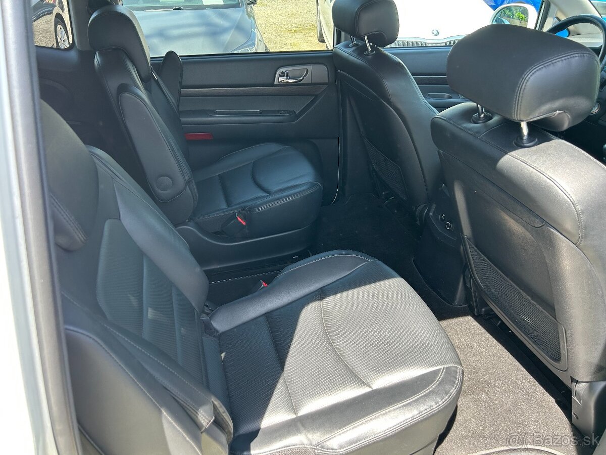 SsangYong Rodius - 13