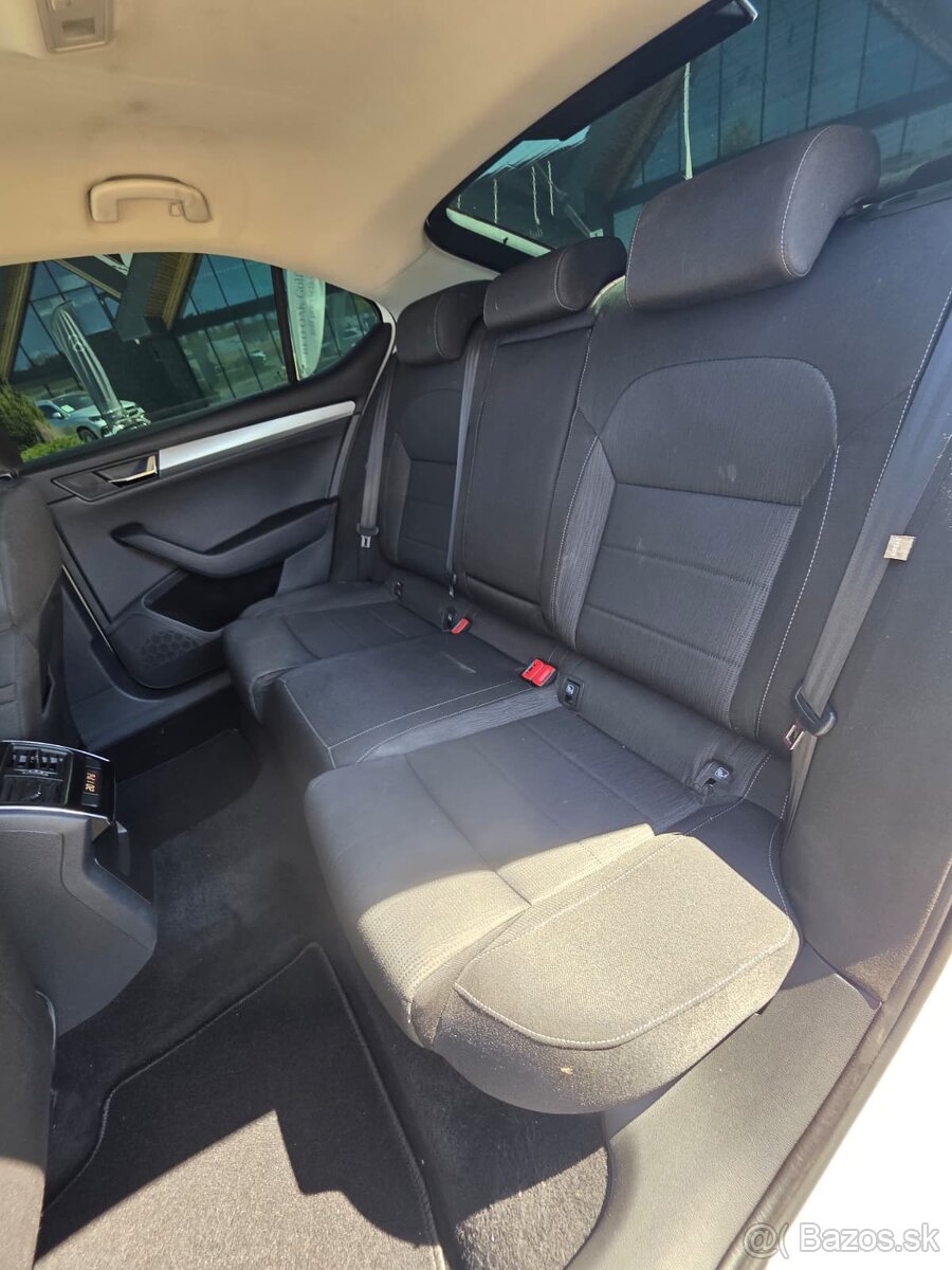 Škoda Superb 1.6 TDI DSG Active - 13