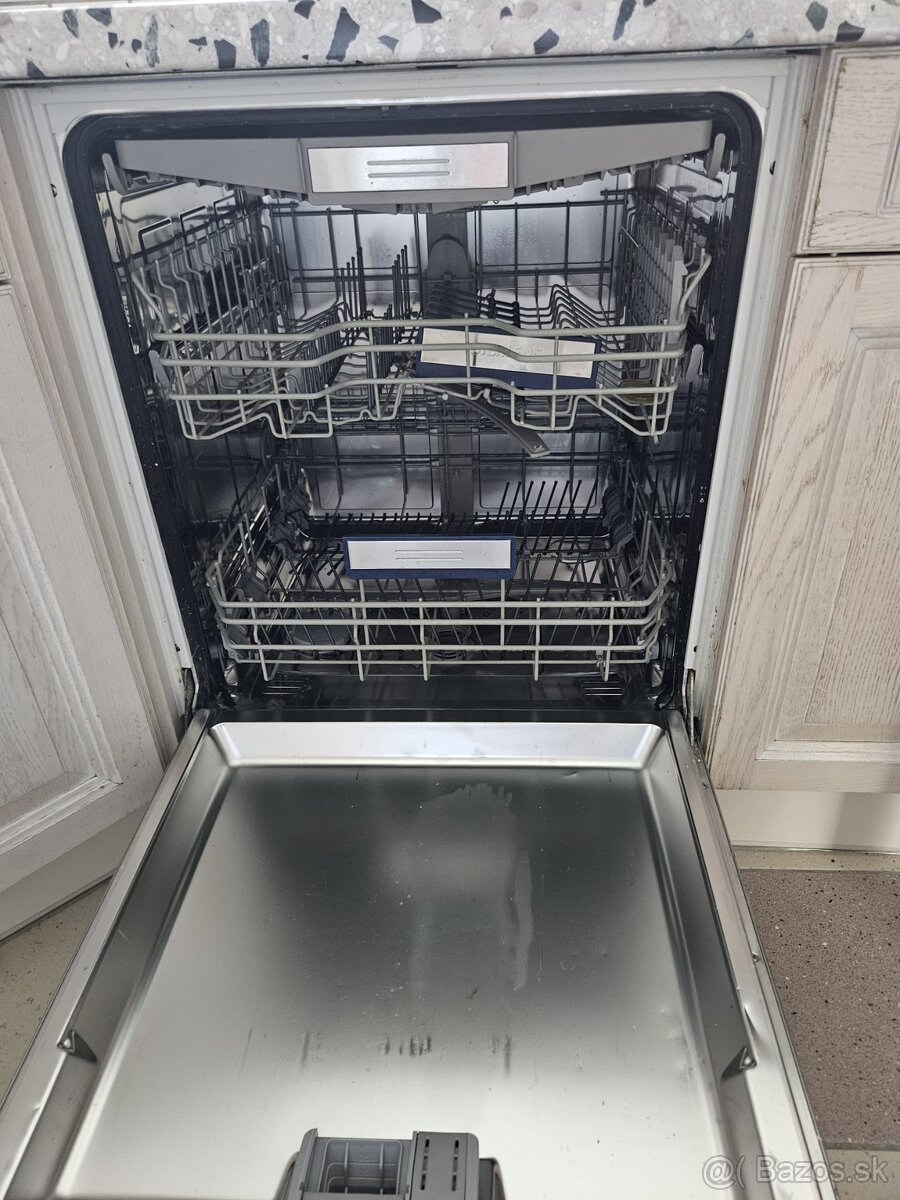 Masívna kuchynská linka z Nemecka so spotrebičmi - 13