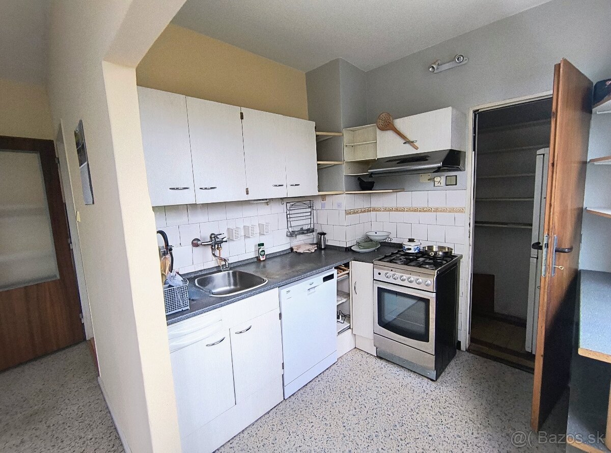 Na predaj rodinný dom Martin Stráne - 13