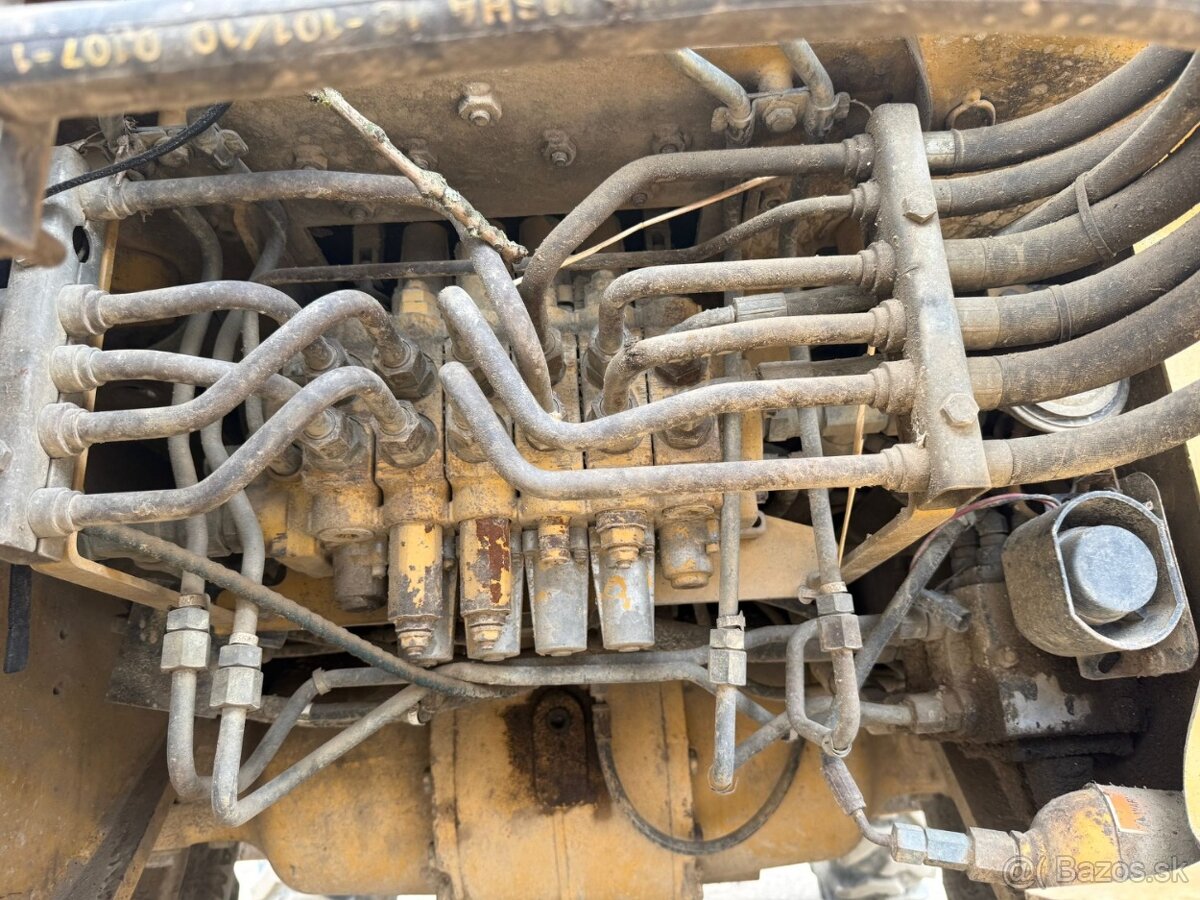 CATERPILLAR 432 D 4X4 - 13