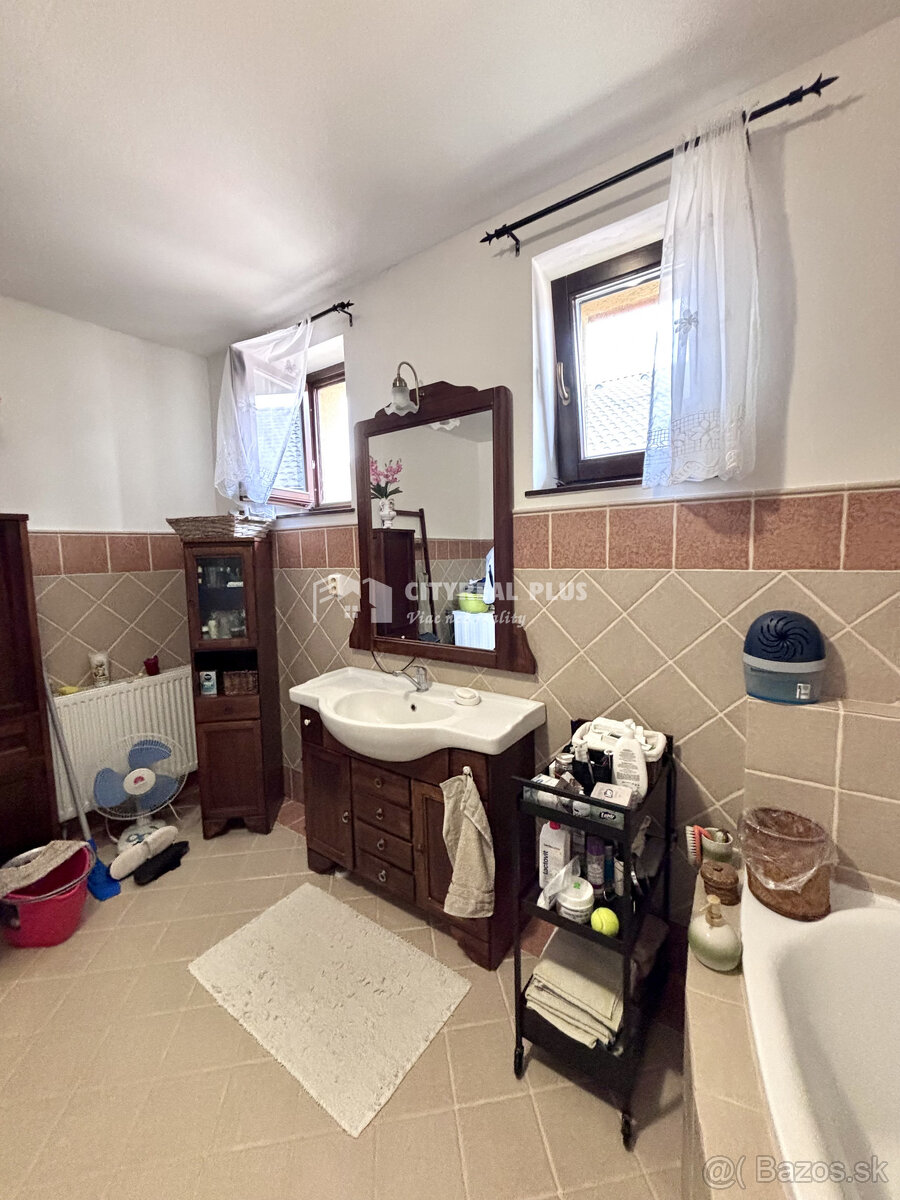 Ponúkame Vám na predaj 5 izbový rodinný dom v obci Bajč - 13