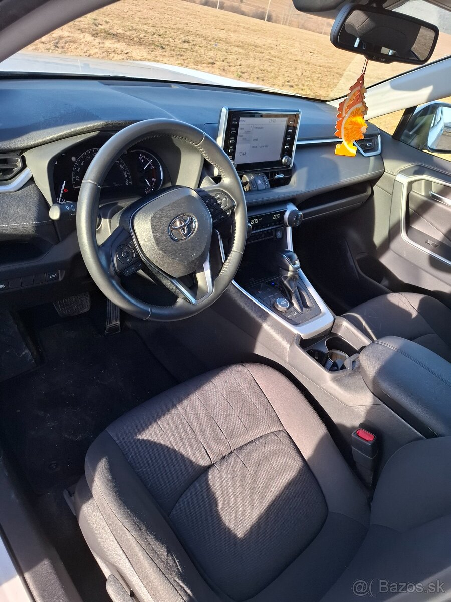 Toyota RAV4 COMFORT 2.0 Benzín 4x4 automat 33 000km - 13