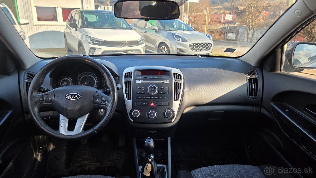 Kia Ceed 1.6 Crdi rok 2010 - 13