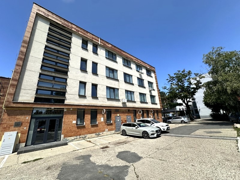 Kancelária 14,5 m2 a 17m2 priamo v meste Galanta - 13