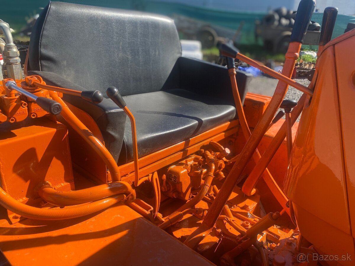 Pásový traktor Fiat455C - 13