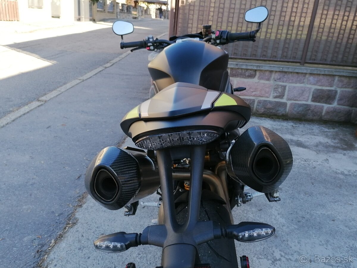 TRIUMPH 1050 Speed Triple RS 4/2021 - 13