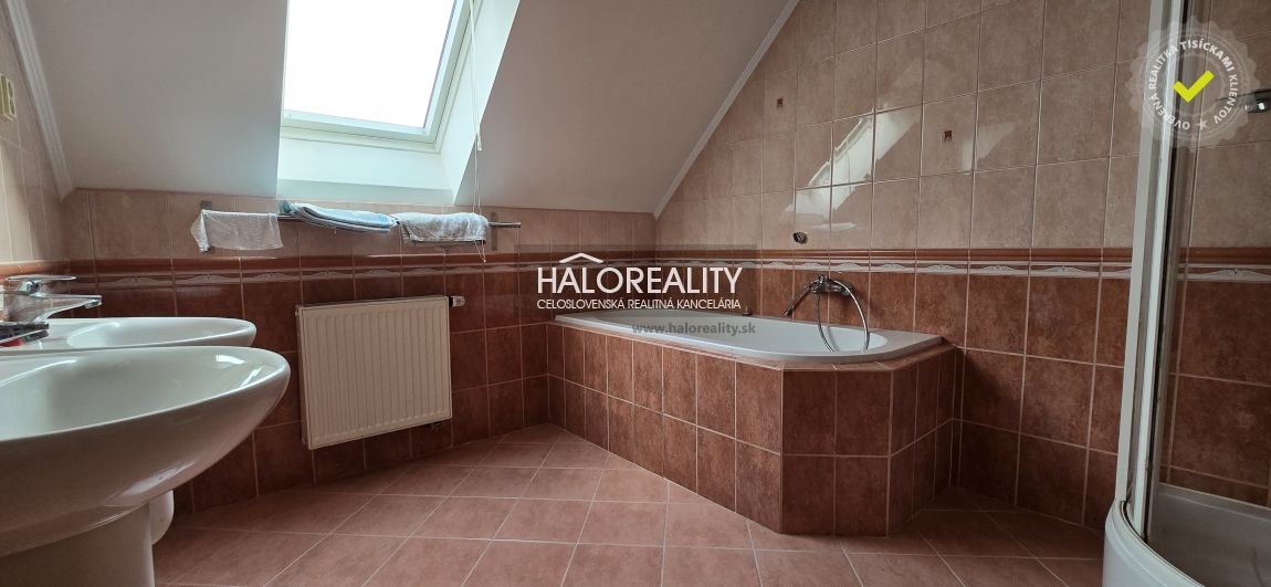 HALO reality - Predaj, zariadený päťizbový rodinný dom Močen - 13