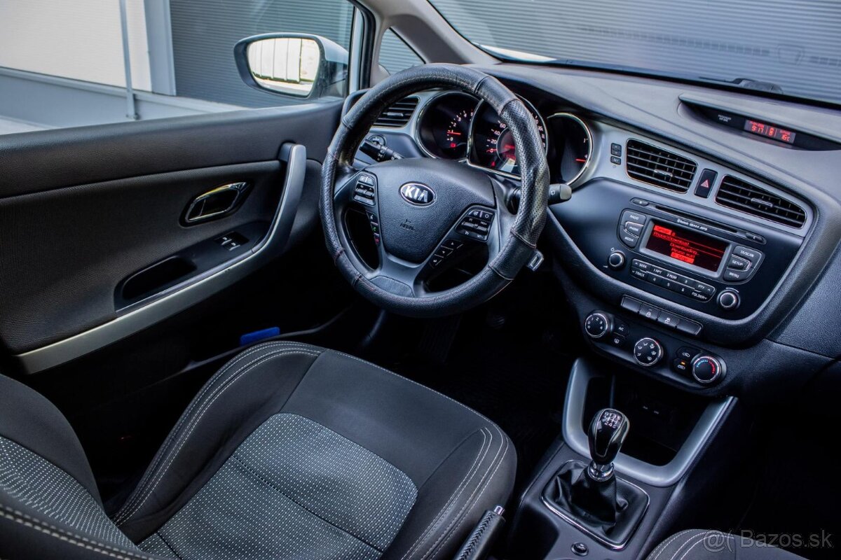 Kia Cee d SW 1.6 CRDi Gold / Nelakované - 13