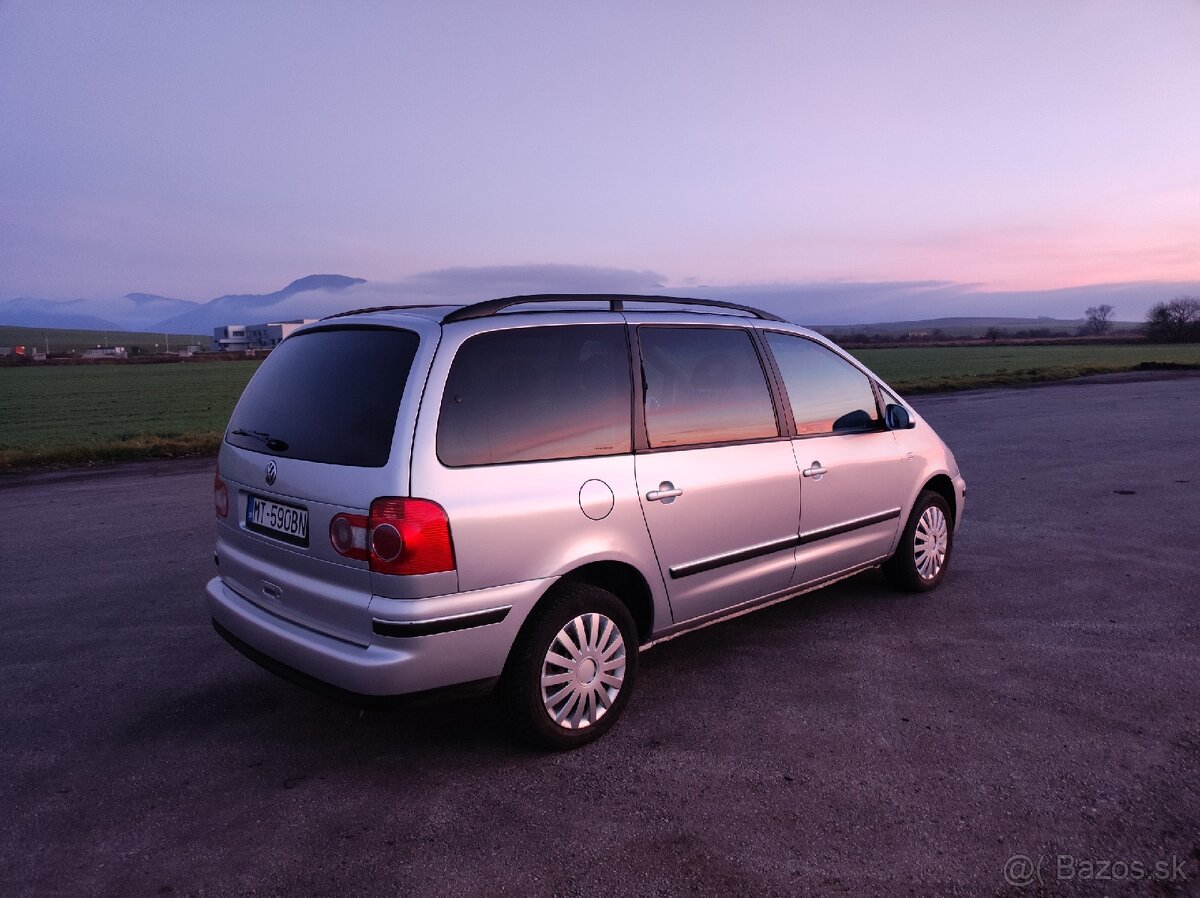 VW Sharan 1.9 TDI 85 kW 7miest - 13
