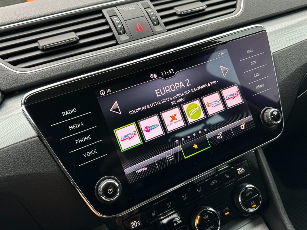 Škoda Superb Combi 2.0 TDi DSG - REZERVOVANE - 13