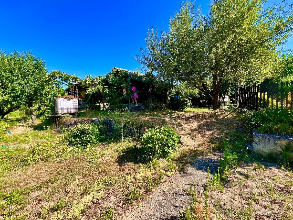 Záhrada s chatkou 714 m² - 13