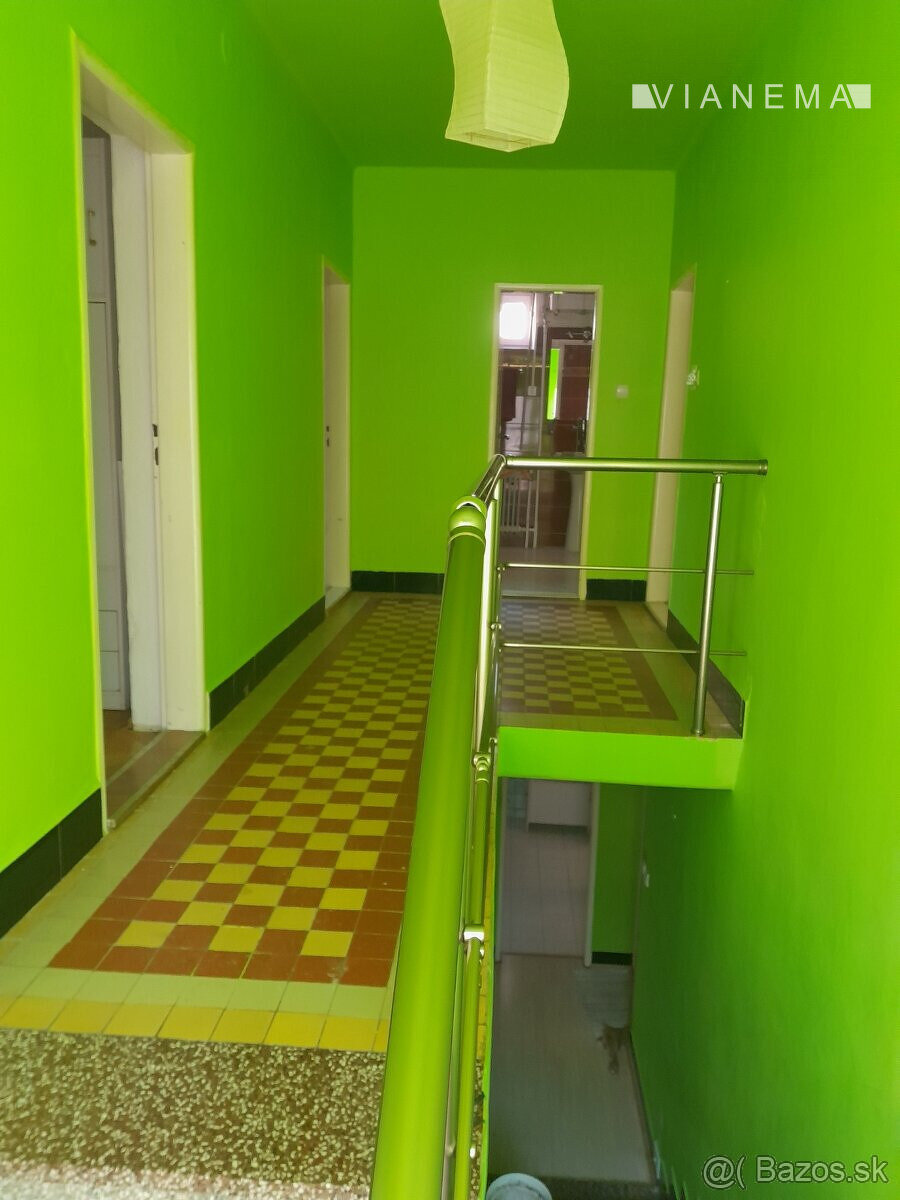 NA PREDAJ DOM 288m2, pozemok 599m2, 2x garáž, pôvodný stav - 13