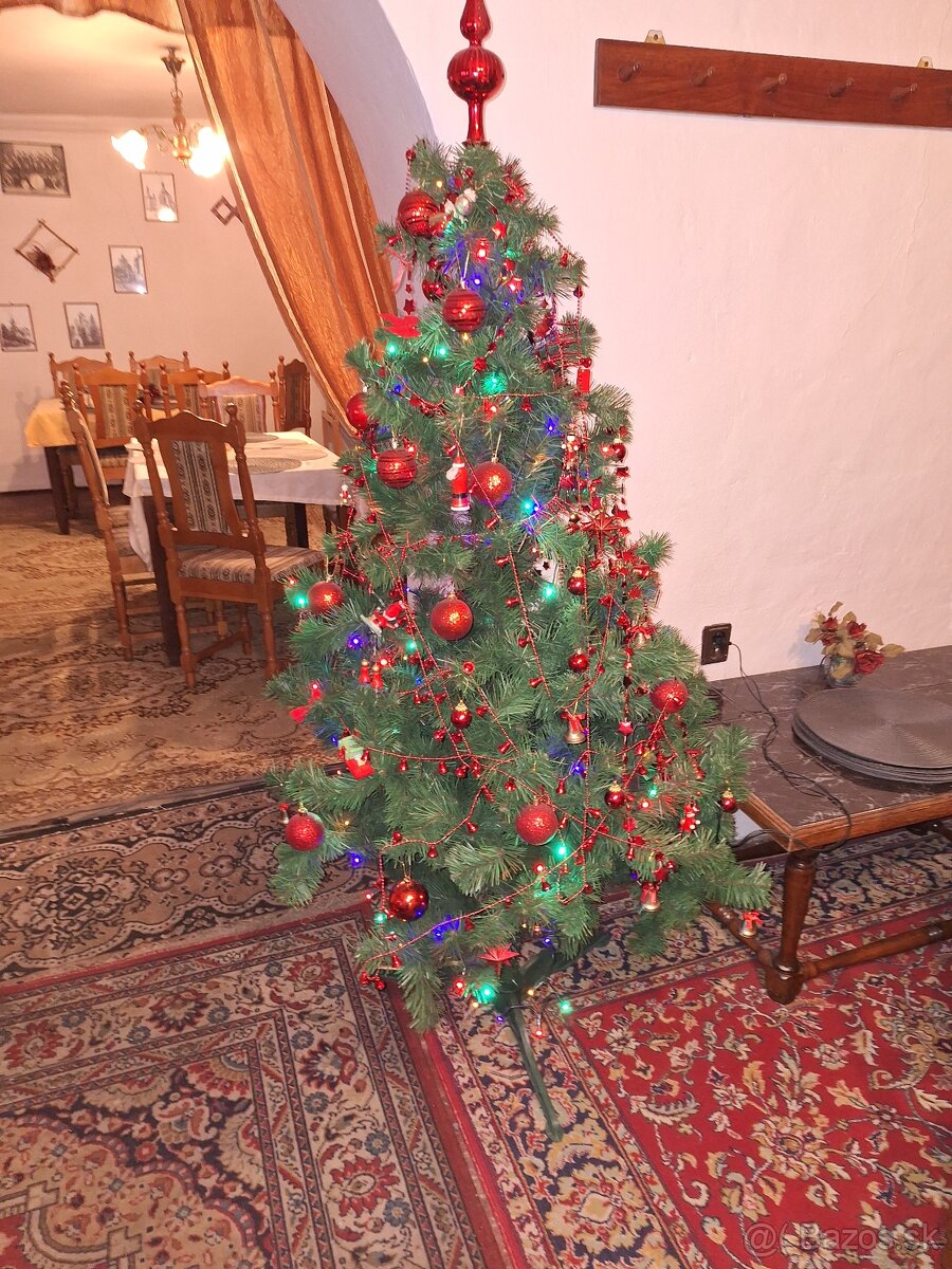 Taniere,príbory,stoly,stoličky,umyvačka,chladnička - 13