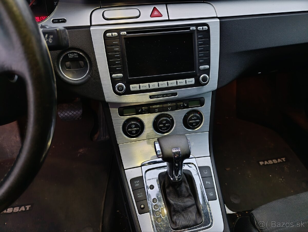 Volkswagen Passat R32 VR6 4x4 3.2 benzín 184kw Automat DSG - 13