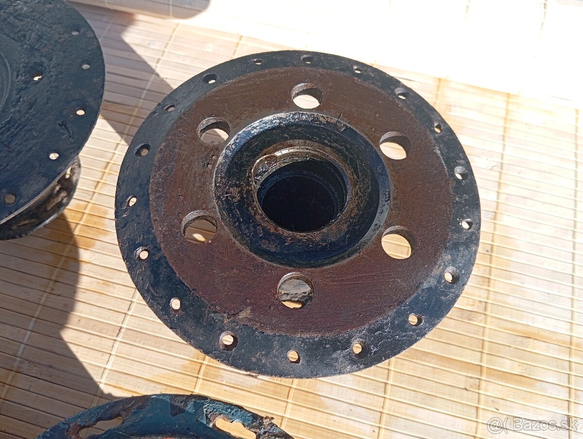 Predám stredy kolies na čz 125/150 c - 13