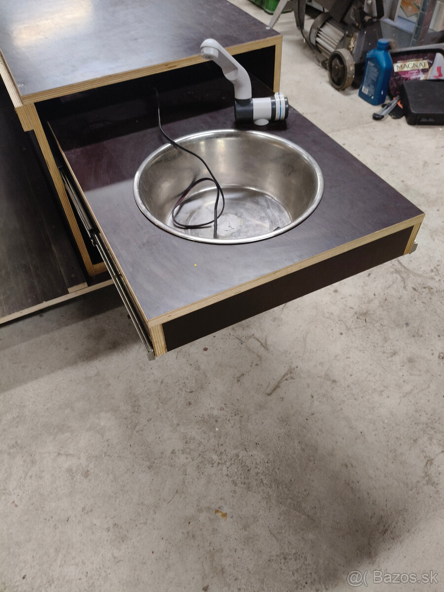 Kempingová vstavba do dodávky - 13