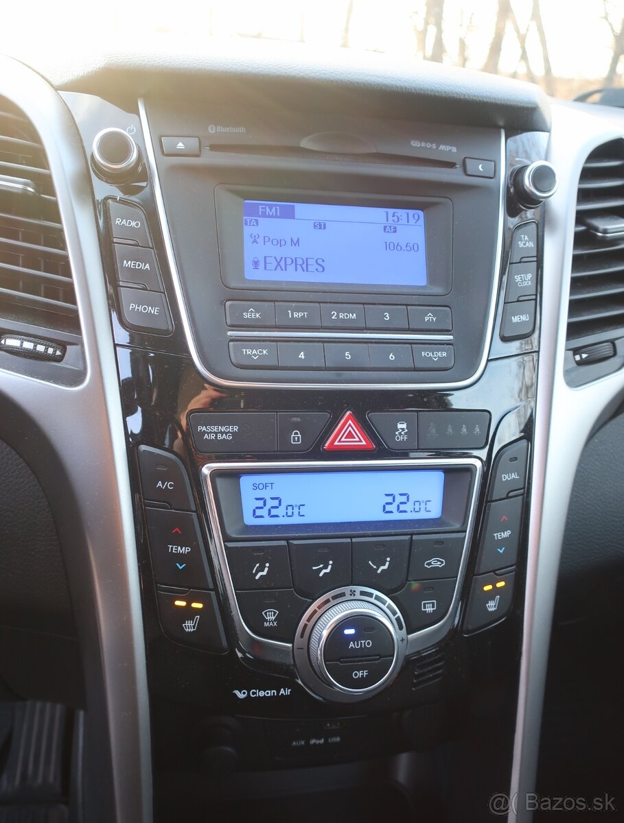 Hyundai i30 CW r.2015 CRDi 110k, vyhrievané sedačky, AUTOMAT - 13