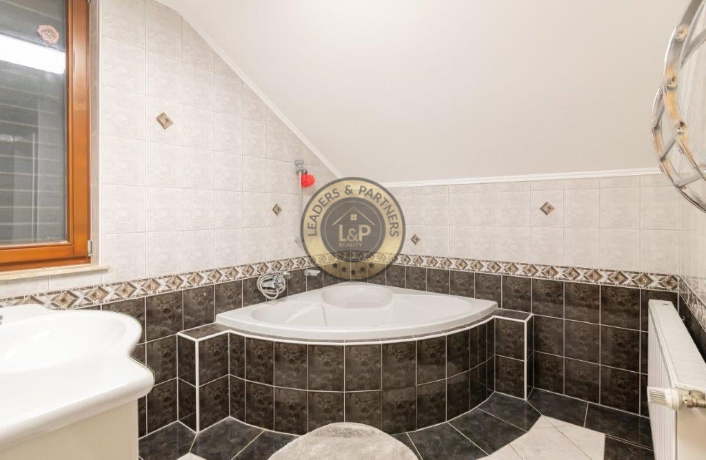 PREDAJ 7izbový rodinný dom s bazénom a saunou Mosonmagyaróvá - 13