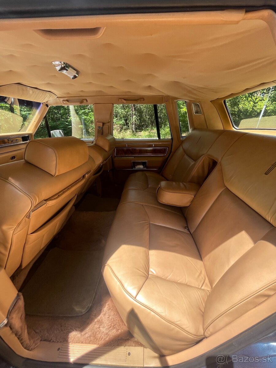 LINCOLN Town Car 1985 V8 - 13