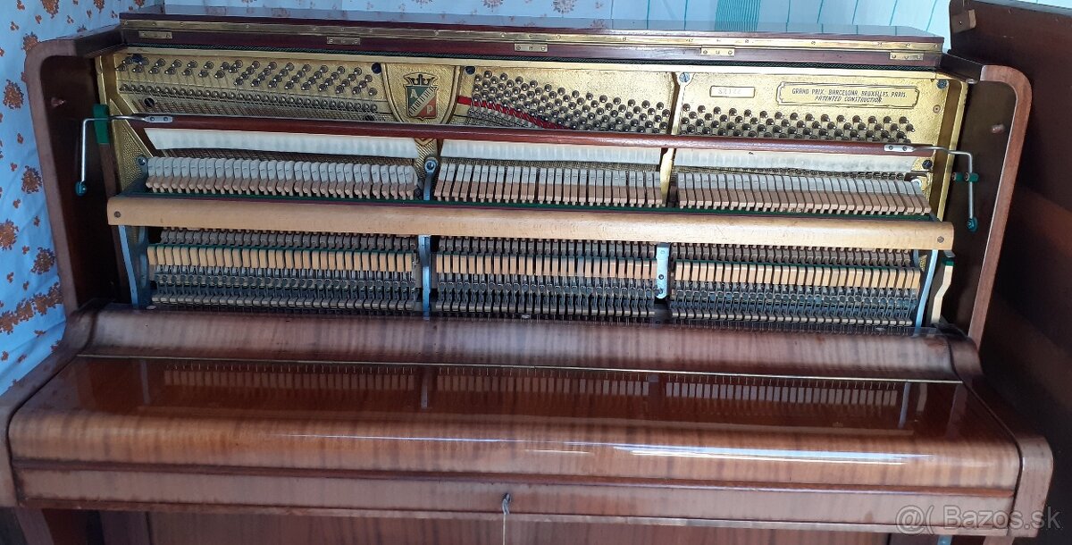 Piano PETROF - 13