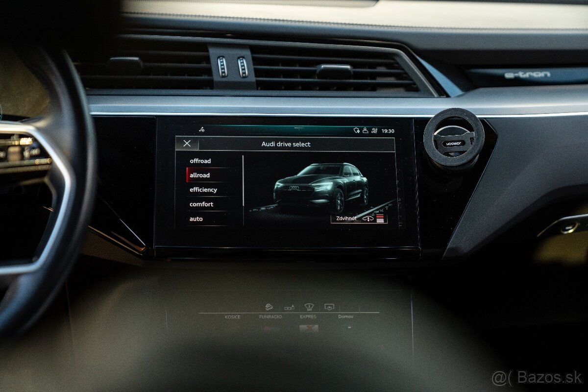 Predám Audi e-tron 55 quattro, SOH 92,2 - 13
