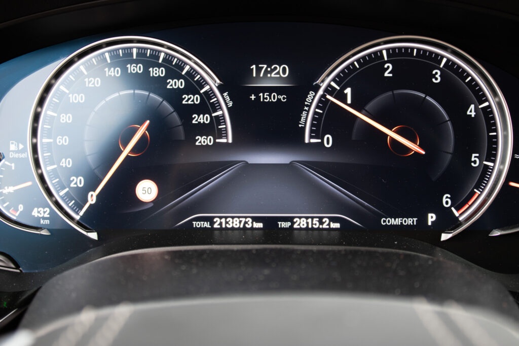 BMW 520d Touring z roku 2017 - 13