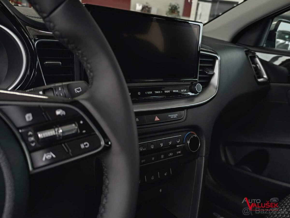 Kia XCEED 1,5 T-GDI M6 GOLD - 13