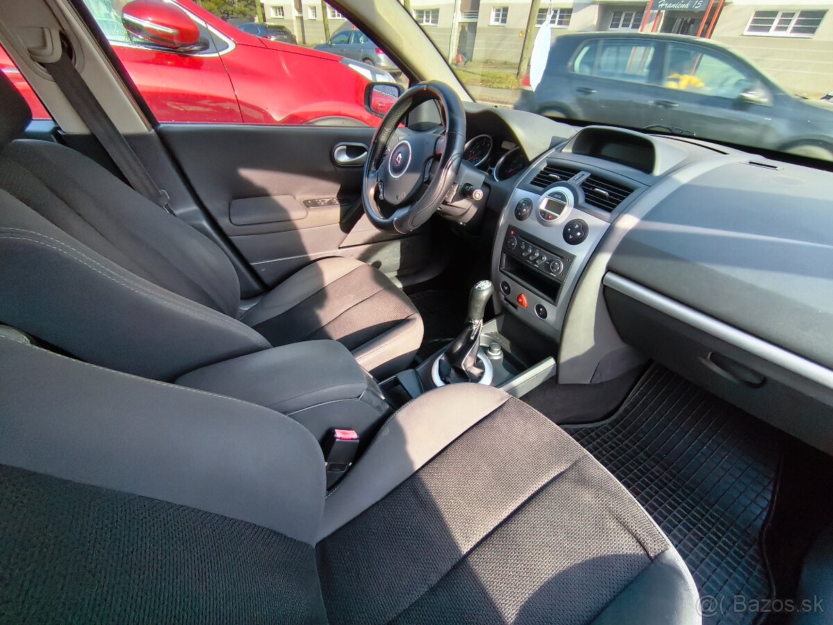 Megane II sedan - 13