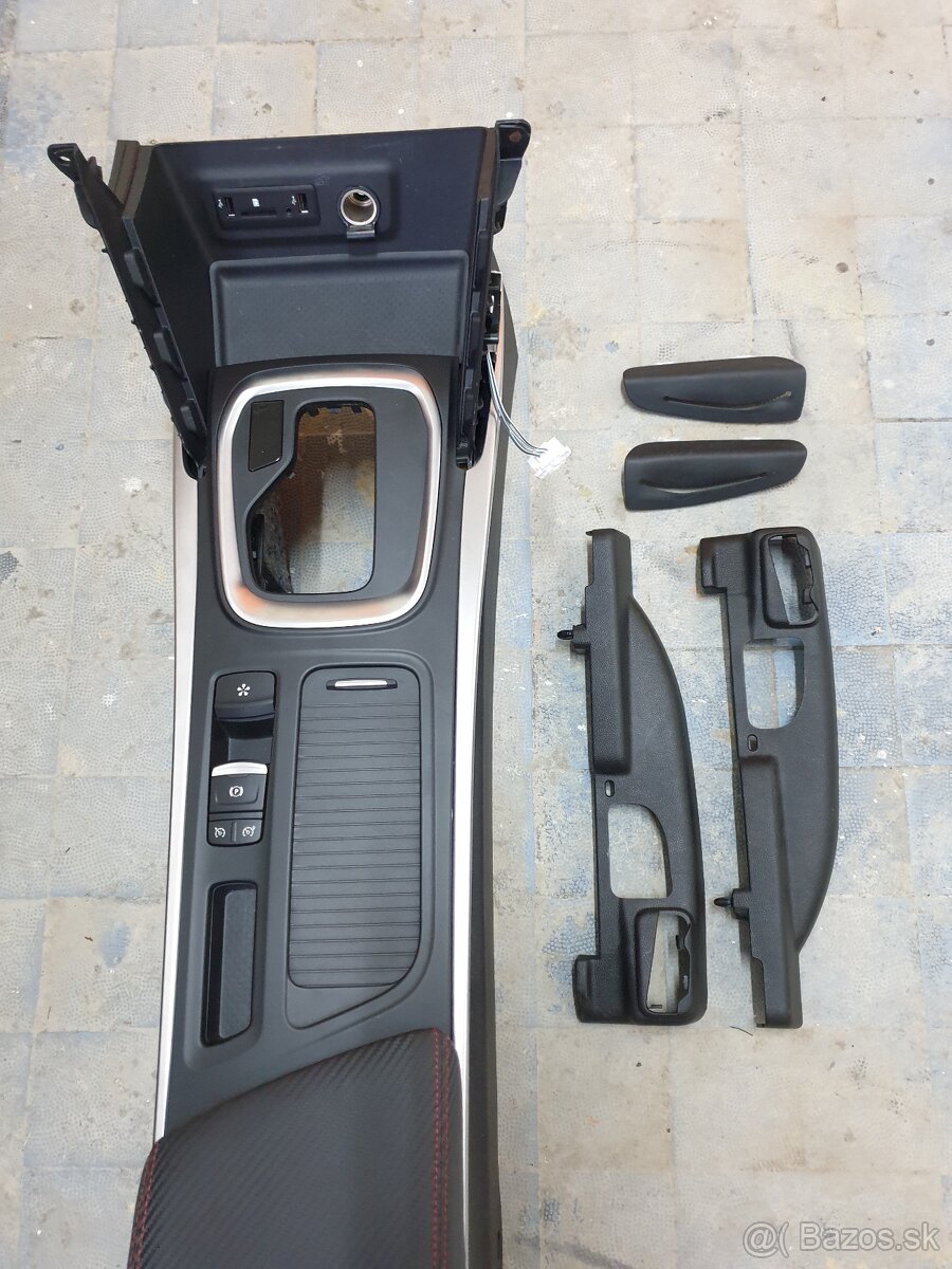 Predám interiér na Renault Megane IV RS - 13