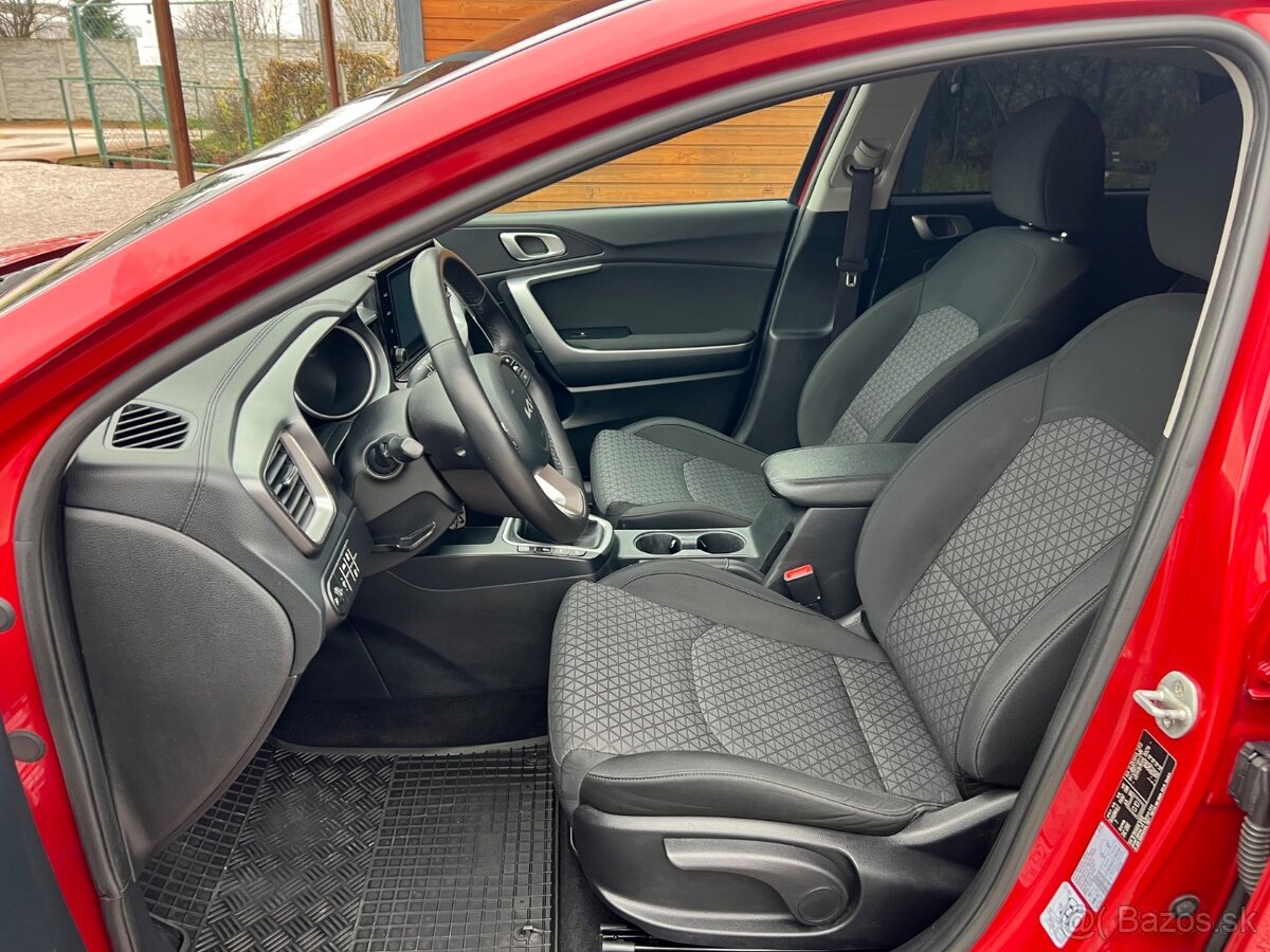 Kia Ceed 1.6 CRDi MHEV Gold - 13