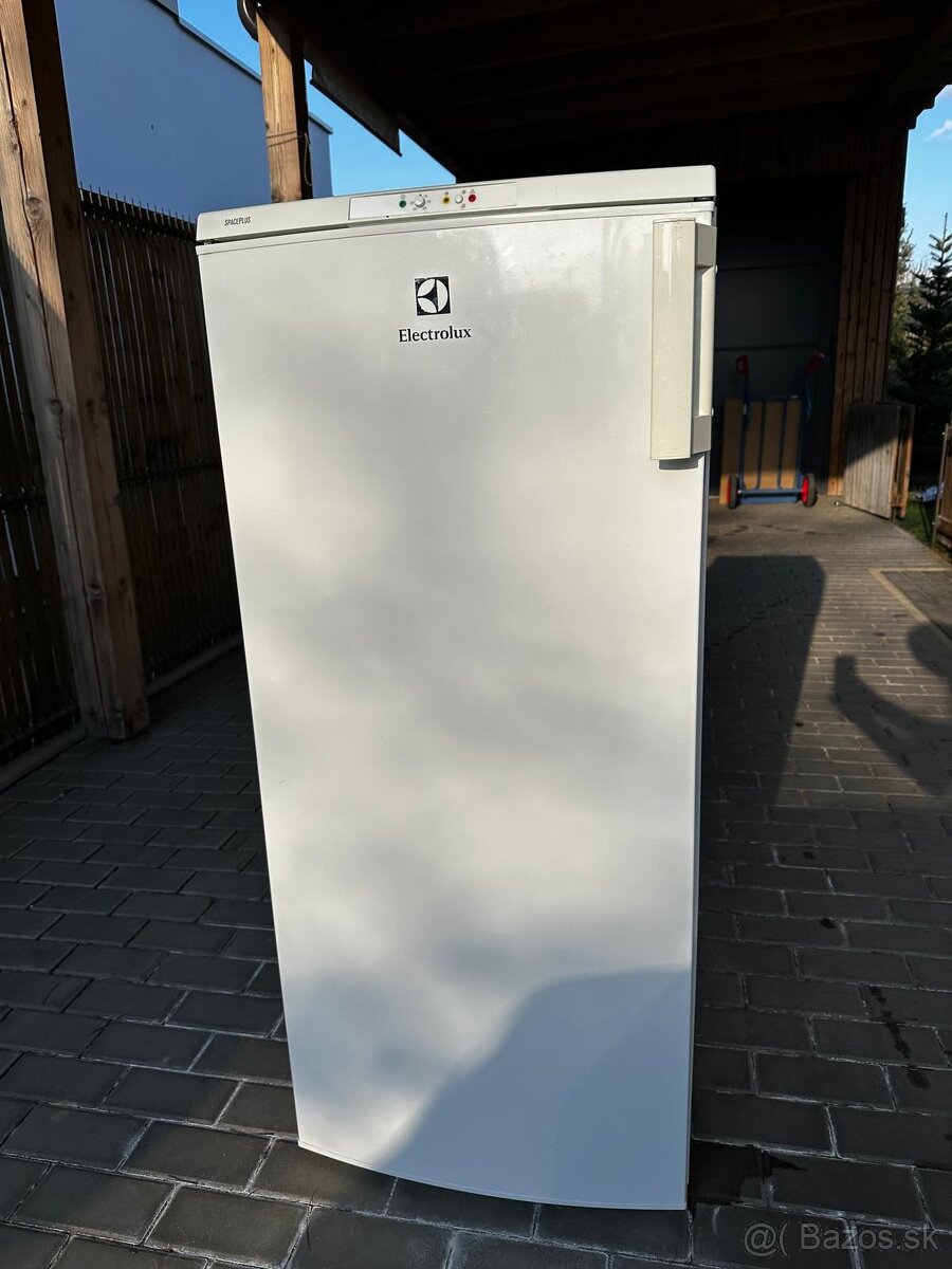 Predám skriňovú mrazničku Electrolux EUF1900AOW - 13