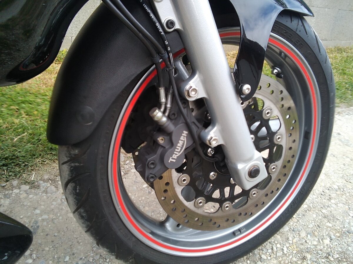 Triumph Sprint RS 955i - 13