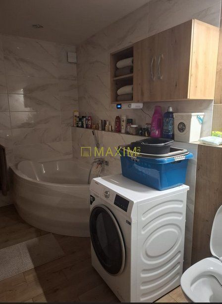 Veľkopriestorový dvojgeneračný 6 izbový dom s potenciálom – - 13