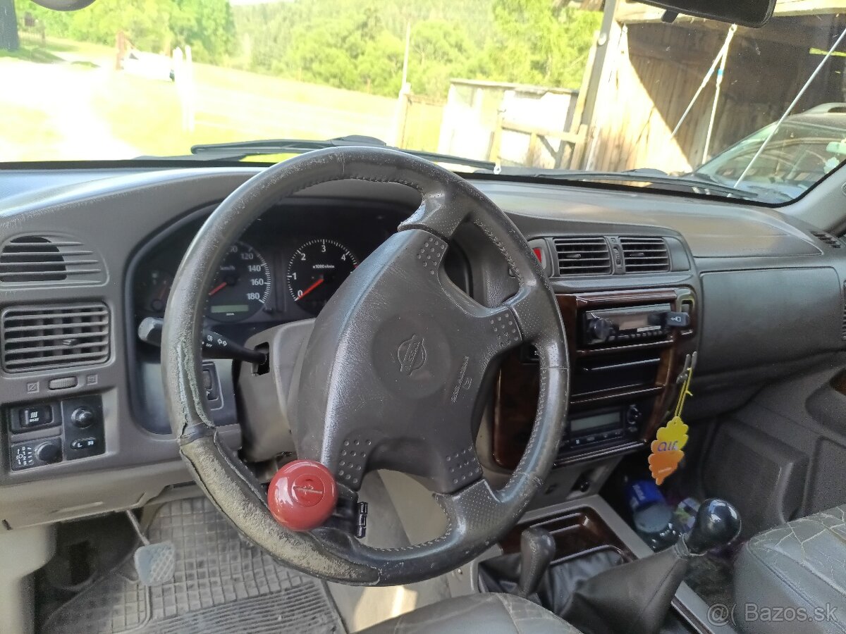 Nissan Patrol Y61 - 13