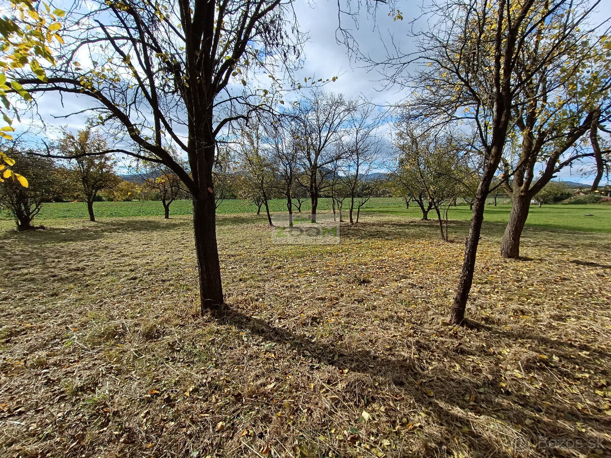 Bystré – slnečný, rovinatý pozemok s hosp. budovou, 872 m2 - 13