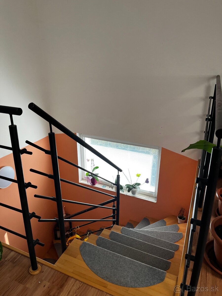 PREDAJ : Rodinný dom s bazénom - 13